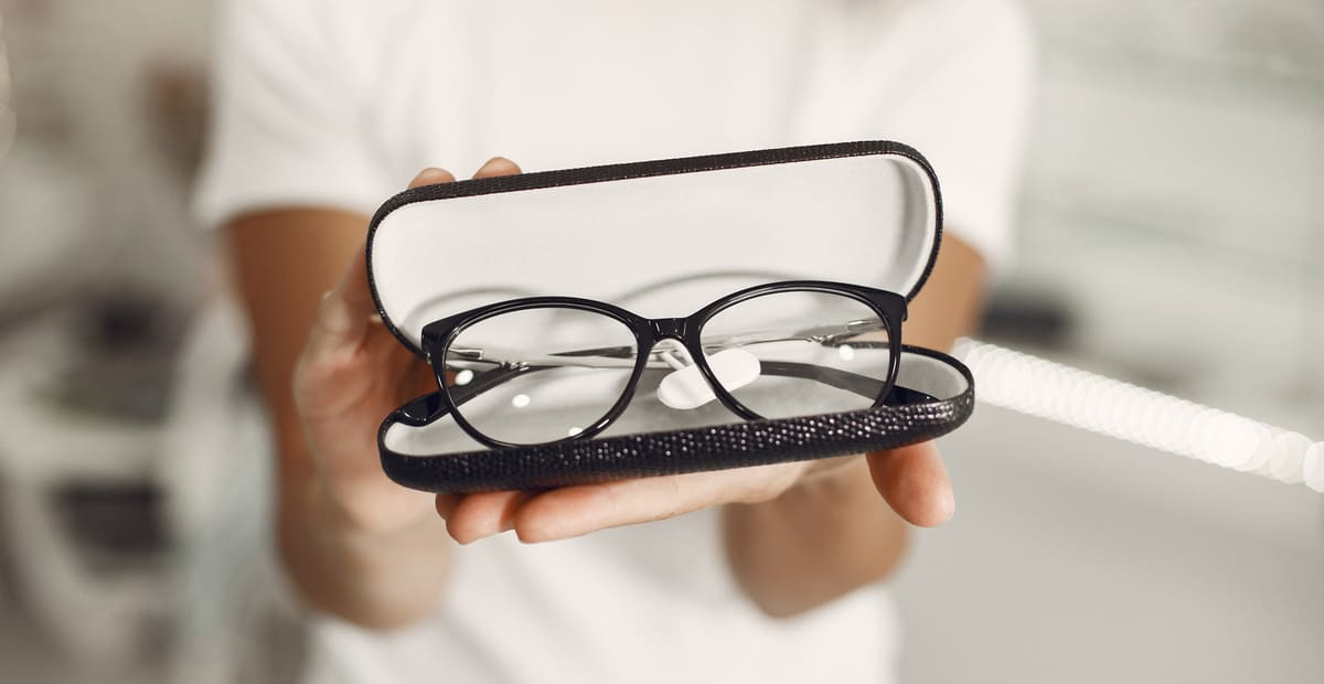 Marca permite que clientes criem seus próprios óculos Sob Medida.