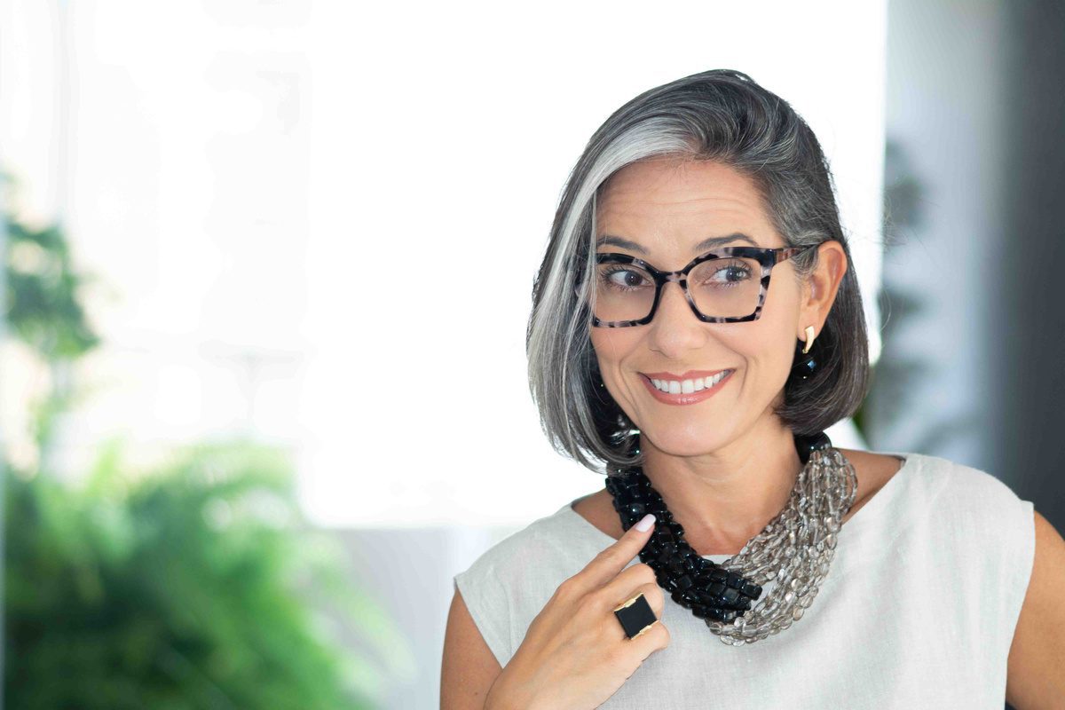 empreendedoras promete impactar o mercado de óculos para mulheres maduras