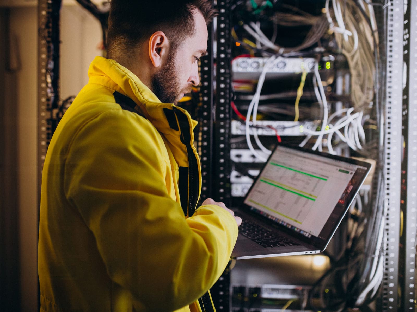 Inovação do data center ajuda as redes de carregamento rápido a corrigir problemas de fornecimento de baixo sinal de rede