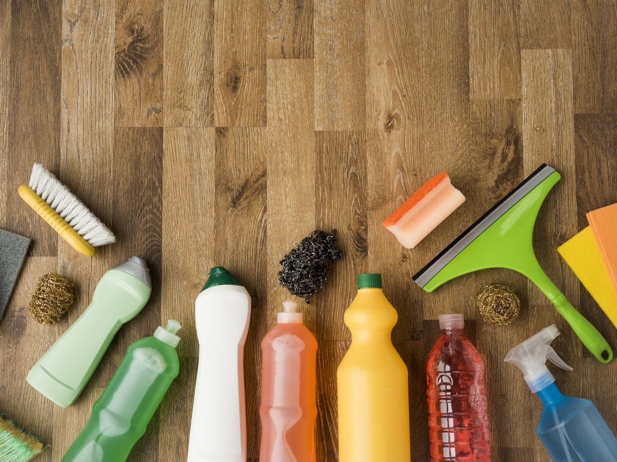 Mercado de produtos de limpeza sofre influência da inflação e sente crescimento de novos canais de vendas. Preocupação aromas também cresce entre os consumidores